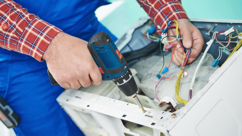 Salihli Eminçelik Eminçelik çamaşır makinesi kart tamiri – Su almama arızası orijinal parça ile giderildi. - Teknik servis örneği